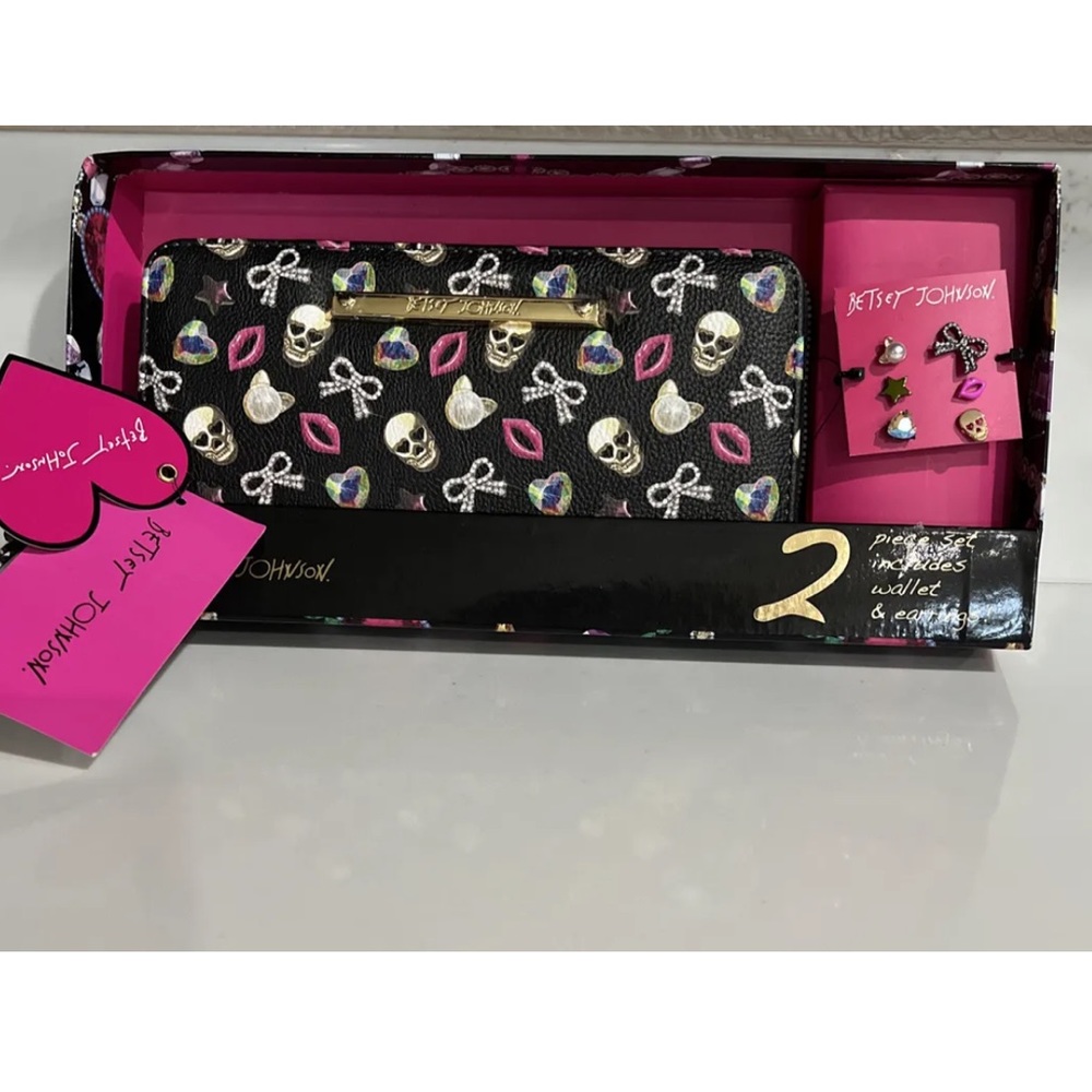 Betsey Johnson Skull/Cat/Heart/Bow Wristlet Wallet & Earrings 2 Piece Set